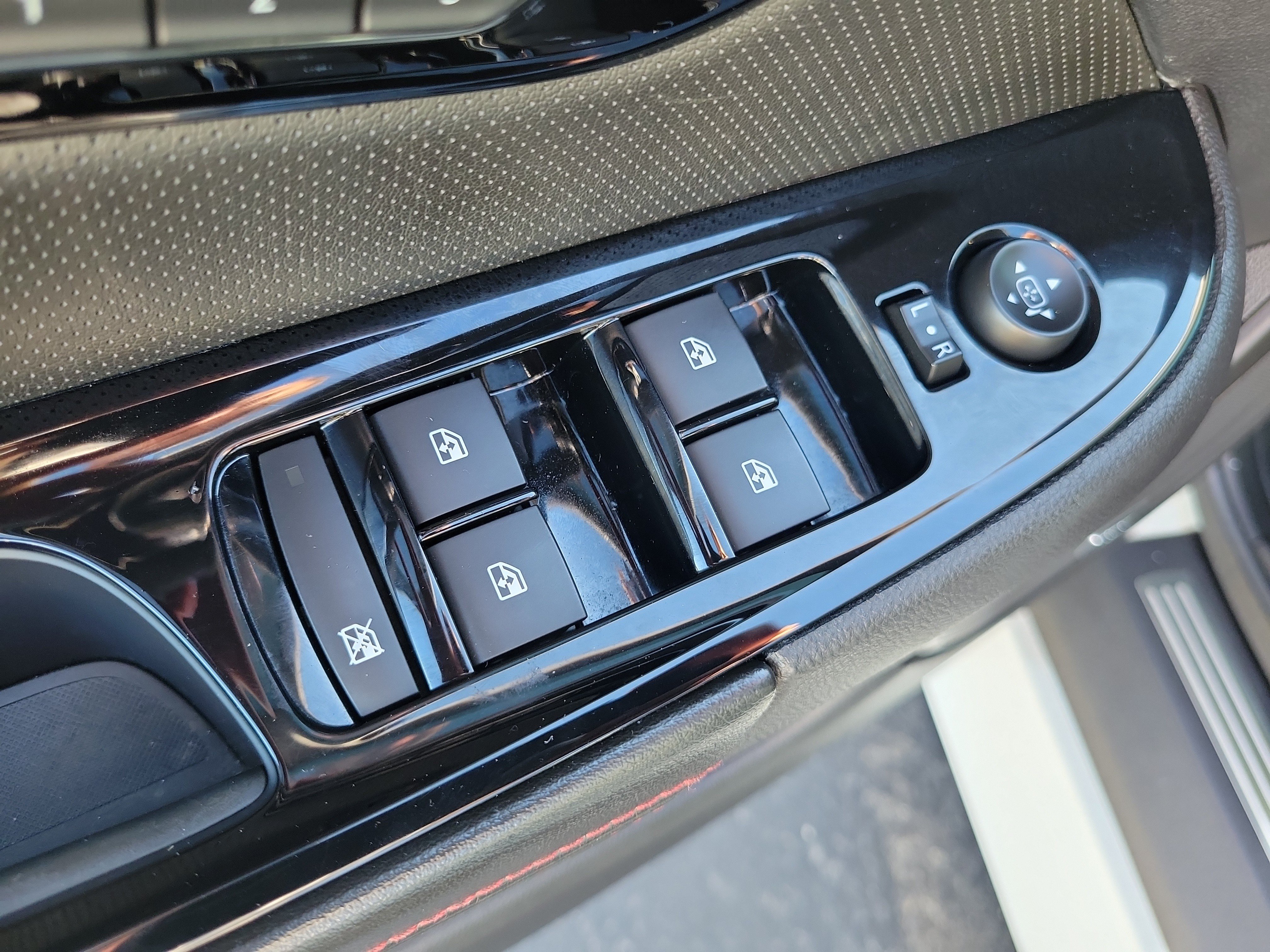 Used 2015 Chevrolet SS RWD image 19