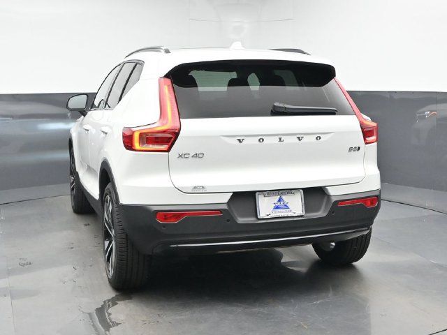 New 2026 Volvo XC40 B5 Plus w/ Climate Package AWD/4WD image 7