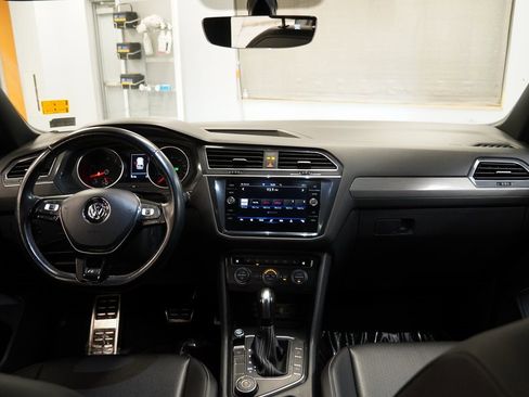 Used 2021 Volkswagen Tiguan SE R-Line image 20