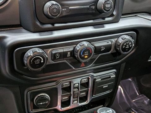 Used 2019 Jeep Wrangler Unlimited Sport S AWD/4WD image 18