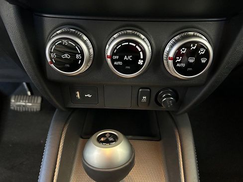 New 2025 Mitsubishi Outlander SE image 36