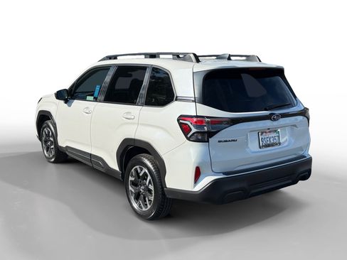 Used 2025 Subaru Forester Premium AWD/4WD image 3