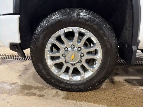 Used 2025 Chevrolet Silverado 2500 LTZ w/ Z71 Chrome Sport Edition image 14