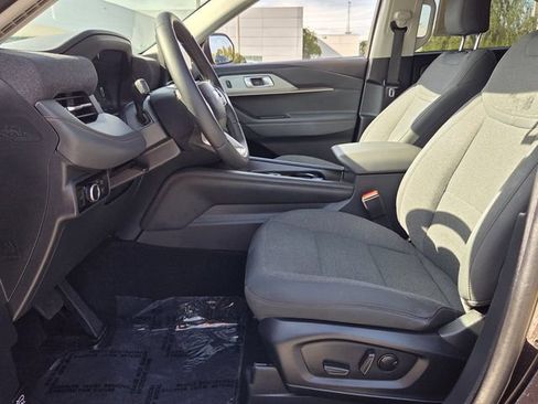 Used 2025 Ford Explorer Active RWD image 5