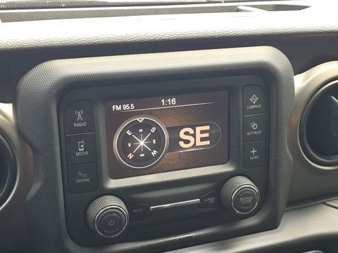 Used 2021 Jeep Gladiator Sport AWD/4WD image 22