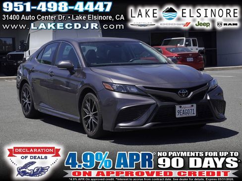 Used 2023 Toyota Camry SE FWD image 1