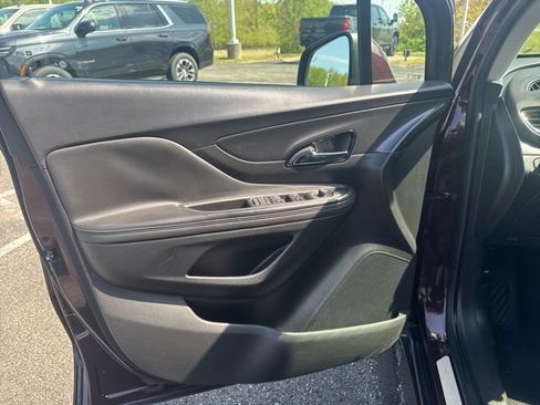 Used 2017 Buick Encore Essence FWD image 11
