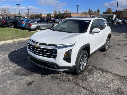 New 2026 Chevrolet Equinox LT image 3