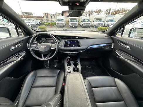 Used 2022 Cadillac XT4 Luxury w/ Cold Weather Package image 3