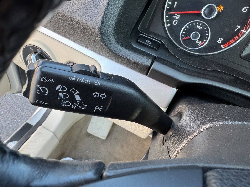 Used 2012 Volkswagen Eos Komfort FWD image 15