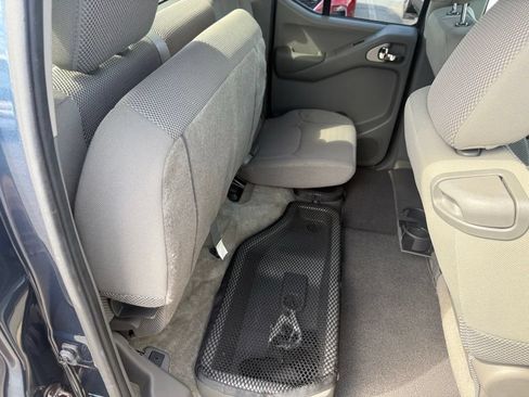 Used 2013 Nissan Frontier SV w/ SV Value Truck Pkg AWD/4WD image 52