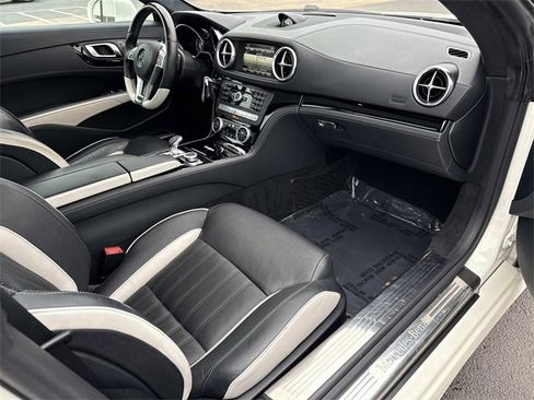 Used 2015 Mercedes-Benz SL 550 image 12