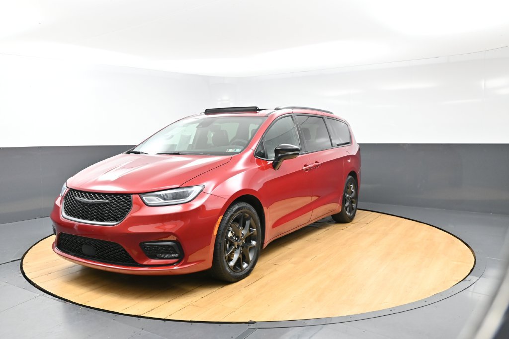 Used 2025 Chrysler Pacifica Limited FWD image 4