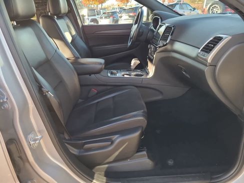 Used 2020 Jeep Grand Cherokee Laredo w/ Quick Order Package 2BN North image 22