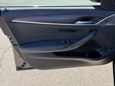 Certified 2023 BMW 530e w/ Convenience Package image 18