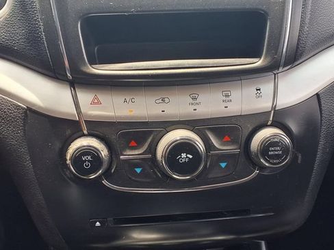Used 2018 Dodge Journey SE w/ Popular Equipment Group FWD image 14