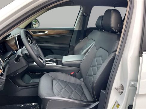 Used 2024 Volkswagen Atlas SE FWD image 9