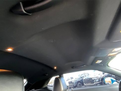 Used 2015 Dodge Challenger SRT image 17