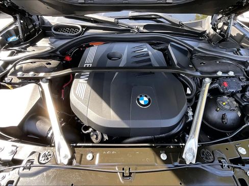 Used 2025 BMW 750e xDrive AWD/4WD image 13