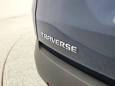 Used 2023 Chevrolet Traverse LT FWD image 17