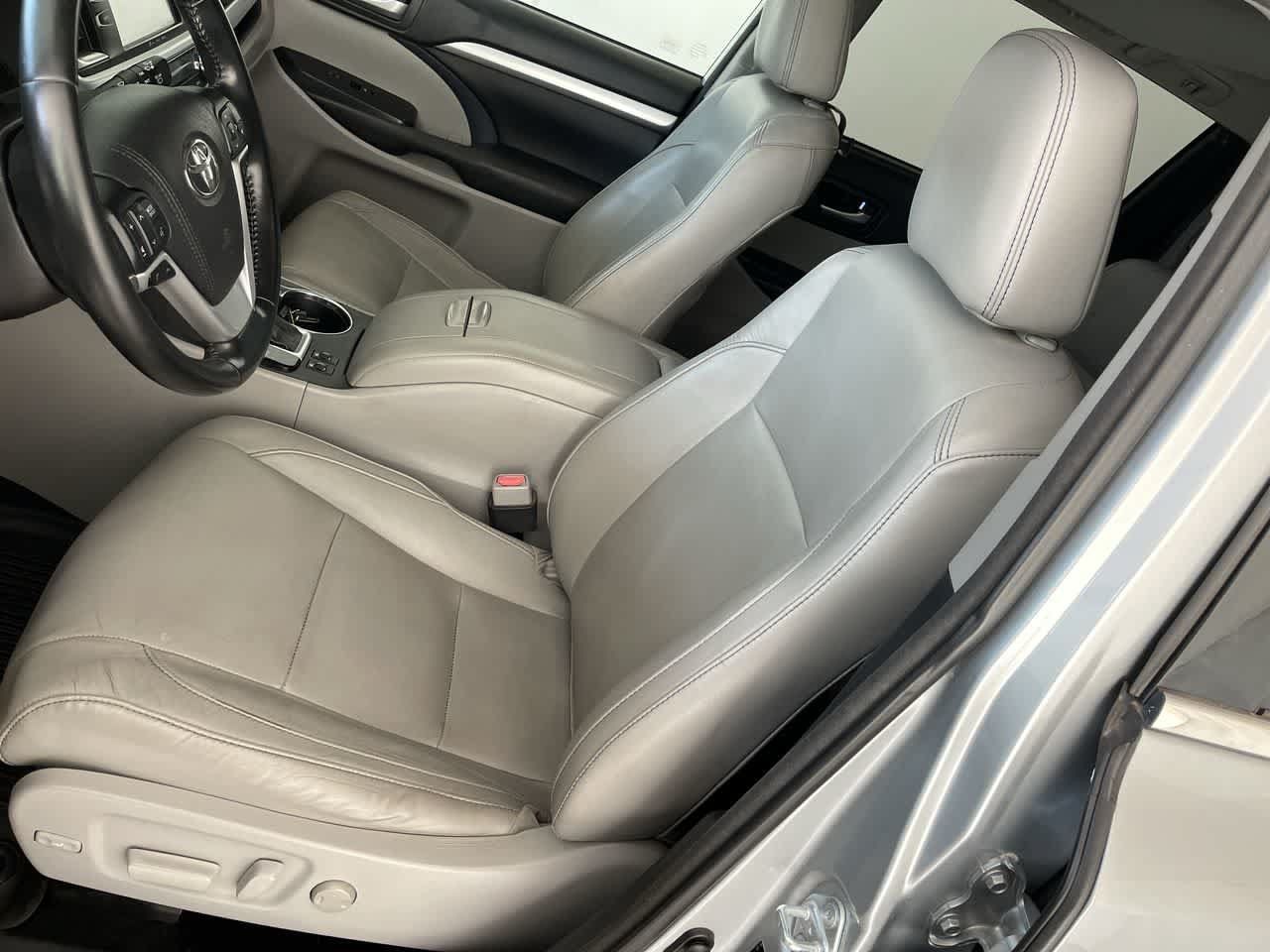 Used 2018 Toyota Highlander XLE AWD/4WD image 11