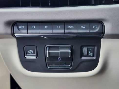 Used 2026 Cadillac Escalade Platinum Sport w/ LPO, Floor Liner Package AWD/4WD image 25