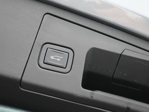 Used 2024 Cadillac XT4 Premium Luxury image 37