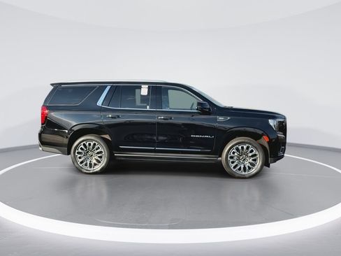 Used 2023 GMC Yukon Denali Ultimate w/ LPO, Floor Liner Package image 9