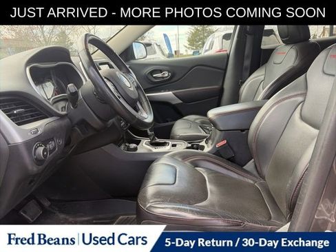 Used 2018 Jeep Cherokee Trailhawk w/ Quick Order Package 25L image 12