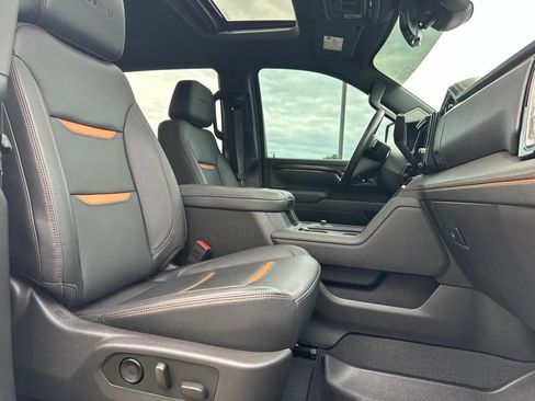 Used 2025 GMC Sierra 2500 AT4 w/ AT4 Premium Plus Package AWD/4WD image 37