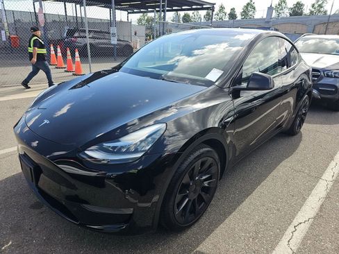 Used 2021 Tesla Model Y Long Range AWD/4WD image 2