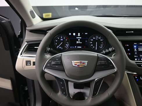 Used 2026 Cadillac XT5 Premium Luxury w/ Driver Assist Package AWD/4WD image 9