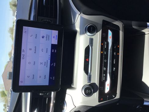 Used 2020 Ford Explorer XLT w/ Equipment Group 202A AWD/4WD image 24