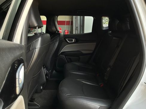 Used 2025 Jeep Compass Limited AWD/4WD image 12