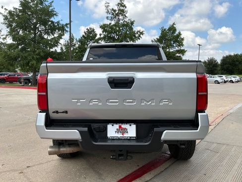 Used 2025 Toyota Tacoma TRD Off-Road AWD/4WD image 7