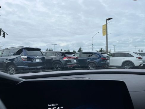 Used 2025 Hyundai Elantra SEL image 18