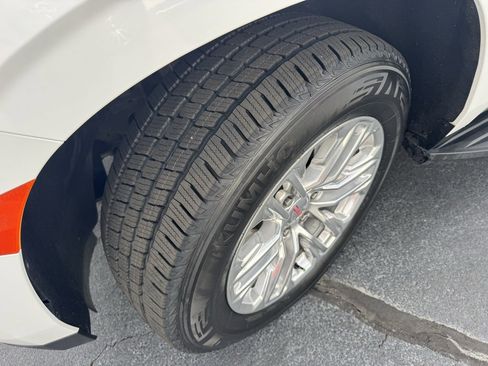 Used 2021 GMC Yukon SLT image 13