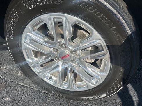 Used 2024 GMC Yukon SLT image 34