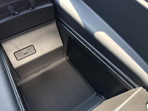 Used 2025 BMW X7 xDrive40i w/ Climate Comfort Package image 38