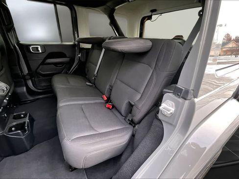 Used 2023 Jeep Wrangler Sahara image 13