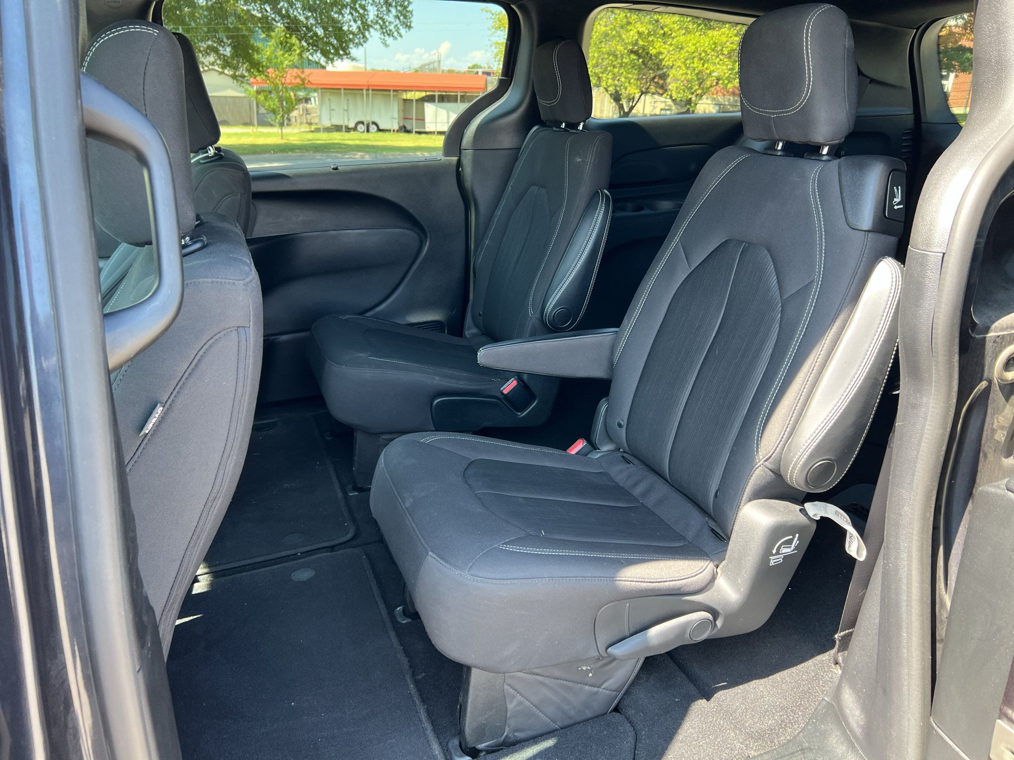 Used 2019 Chrysler Pacifica Touring Plus w/ S Appearance Package FWD image 10