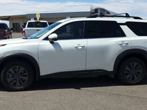 Used 2023 Nissan Pathfinder SV w/ SV Black Package AWD/4WD image 6