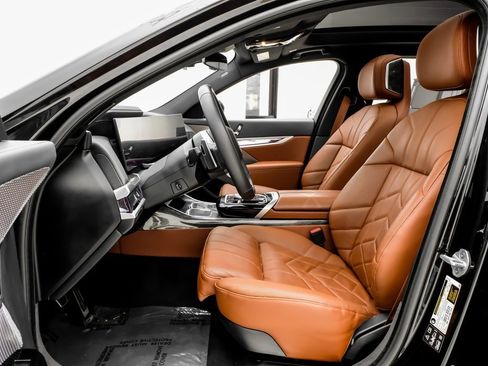 Used 2025 BMW 760i xDrive image 6