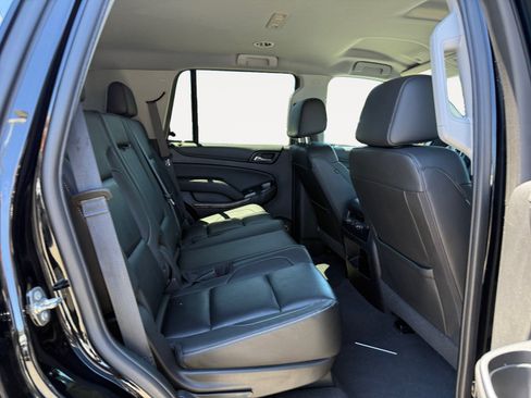 Used 2019 Chevrolet Tahoe LT w/ Luxury Package AWD/4WD image 18