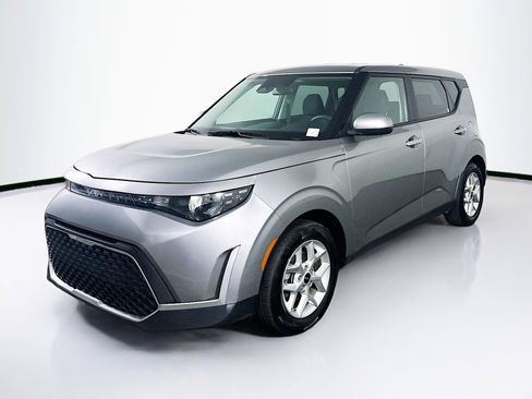 Used 2025 Kia Soul LX w/ LX Technology Package image 3