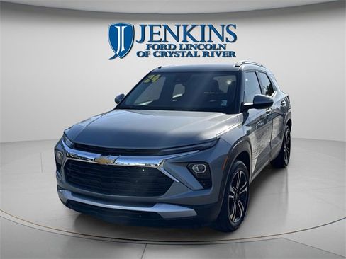 Used 2024 Chevrolet TrailBlazer LT w/ LT Cold Weather Package image 3