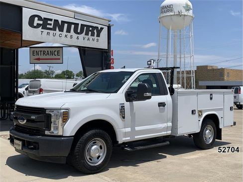 Used 2018 Ford F250 XL w/ Power Equipment Group RWD image 1