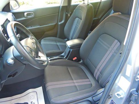 Used 2025 Hyundai Venue SEL FWD image 12