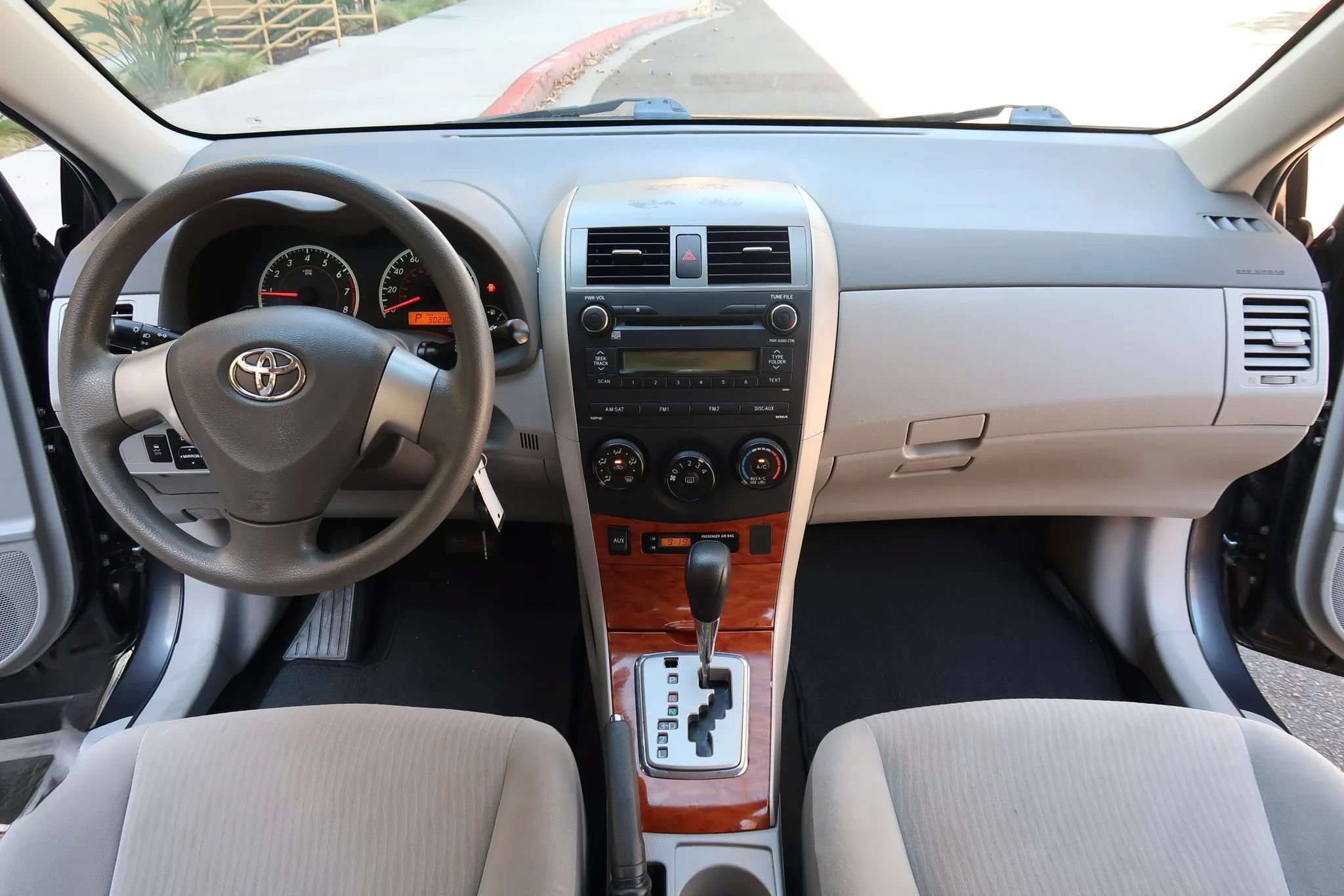 Used 2010 Toyota Corolla FWD image 19
