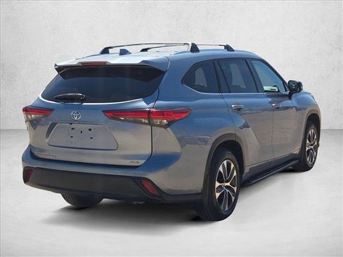Used 2021 Toyota Highlander XLE FWD image 5